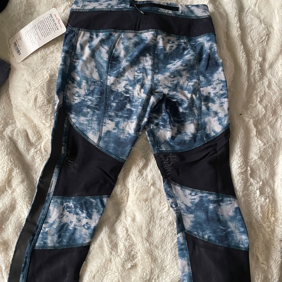 Lululemon Mesh With Me Crop Legging 21 Inch NWT Size 4 - Picture 4 of 4